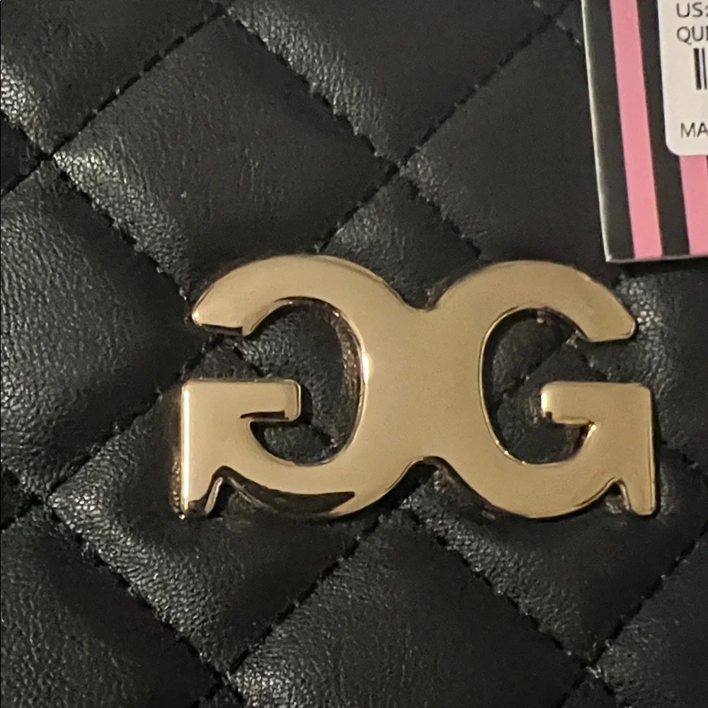 GG Collection Black Quilted Travel Bag - Picture 3 of 10